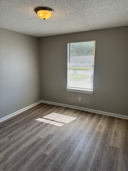 Building Photo - 3713 Village Trl