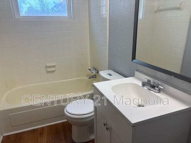Building Photo - 315 Indian Trail