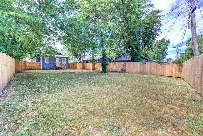 Building Photo - Charming Craftsman 3/1 Home Next To TU!