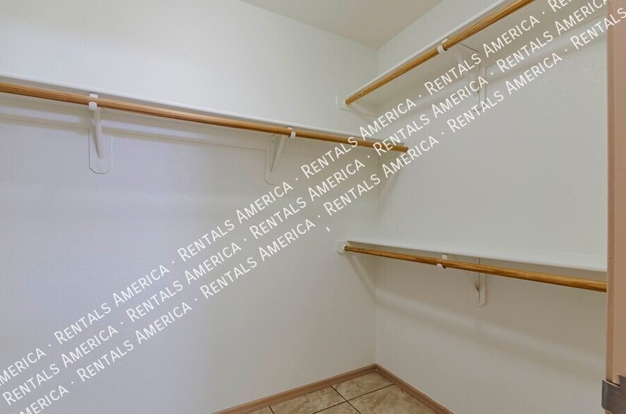 Building Photo - 2528 S Krissy Ave