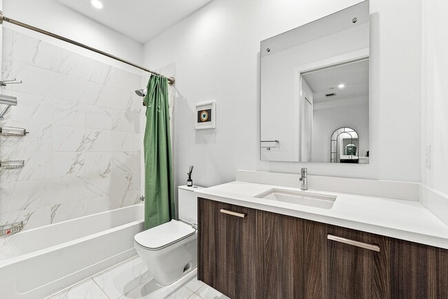 Building Photo - 1034 NE 18th Ave