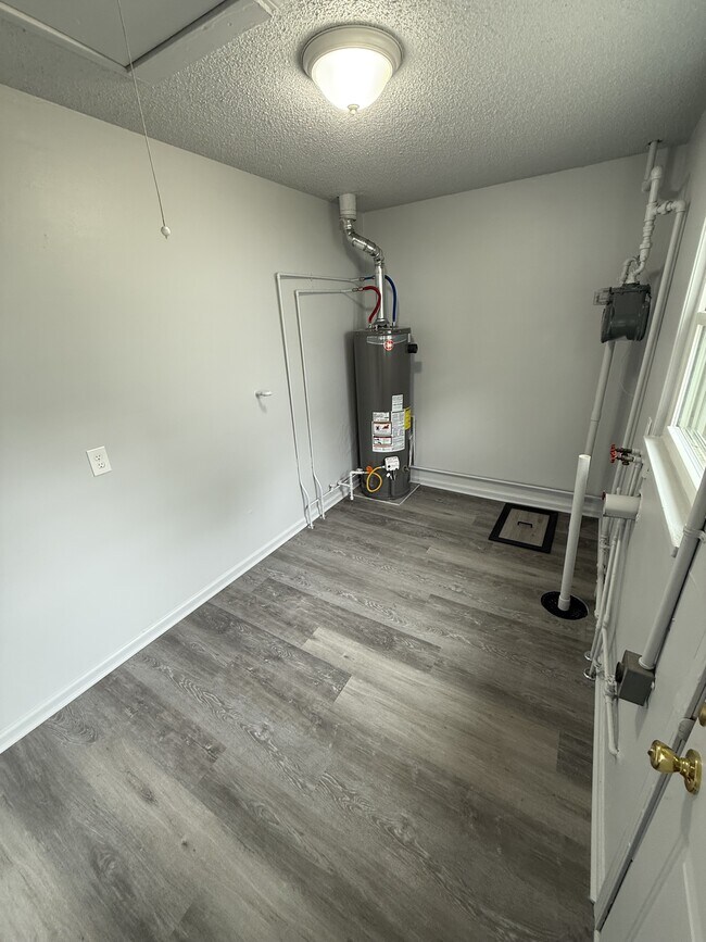 Building Photo - 44 S Bon Air Ave