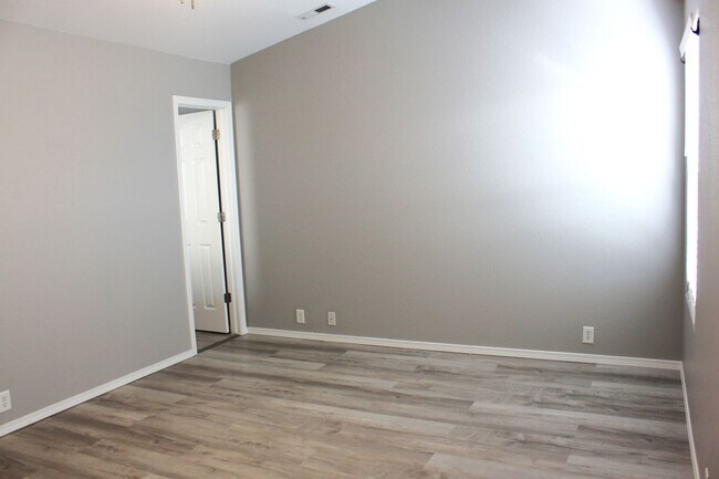 Building Photo - 7479 Countryside Grove