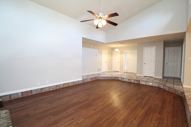 Building Photo - Spacious Tierra Villas Home with Vaulted Ceilings, Fireplace & Covered Patio