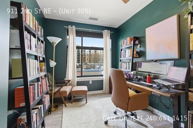 Building Photo - 911 2nd St NE