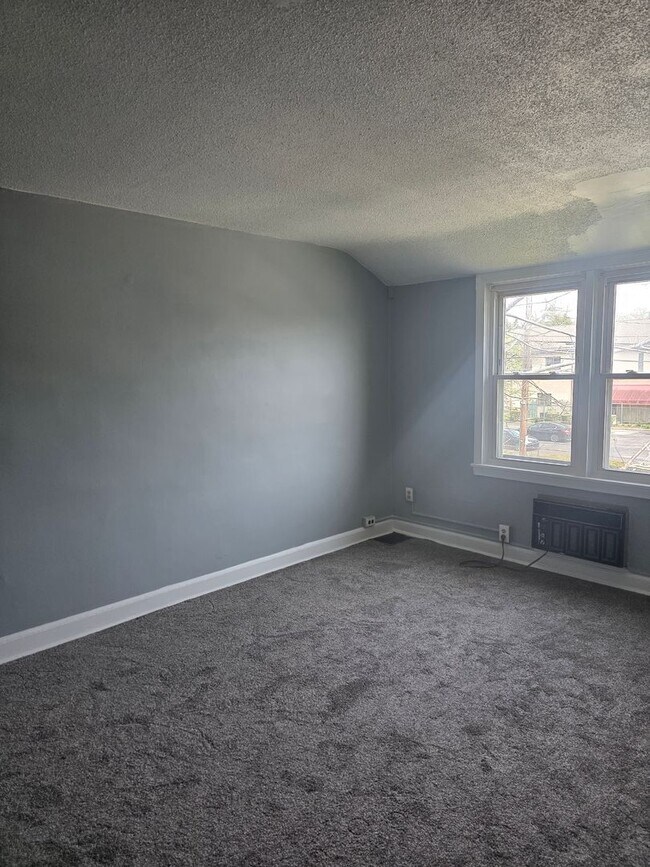 Building Photo - 403 Greenhill Ave