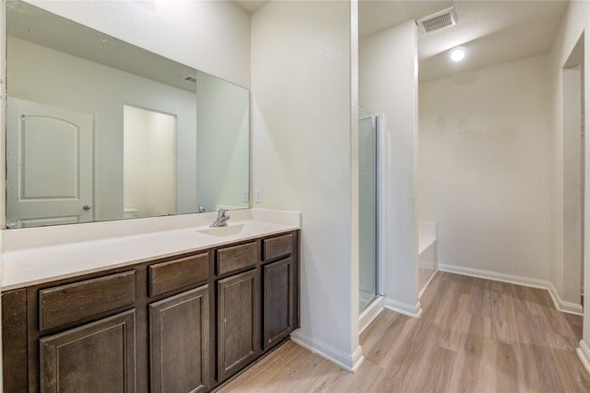 Building Photo - 3001 Iron Woods Dr