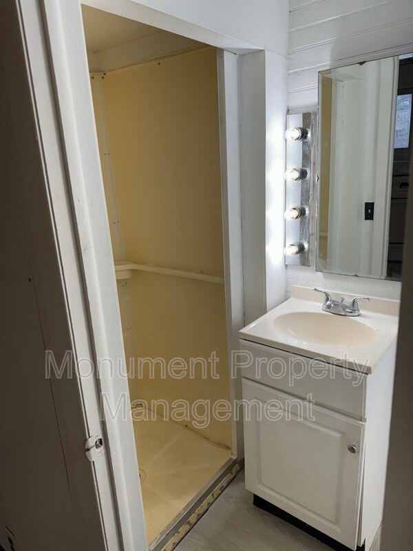 Building Photo - 8 E Church St