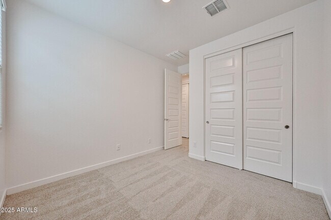 Building Photo - 16828 W Evergreen Rd