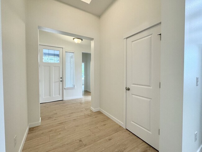 Building Photo - 1729 Cyrene Dr NW