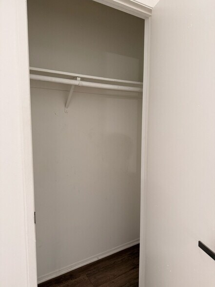 Building Photo - 1400 Peckham St