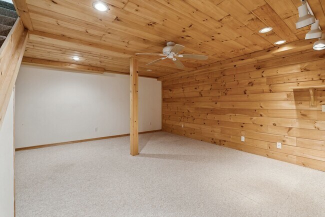 Building Photo - 7 Dunnhill Dr