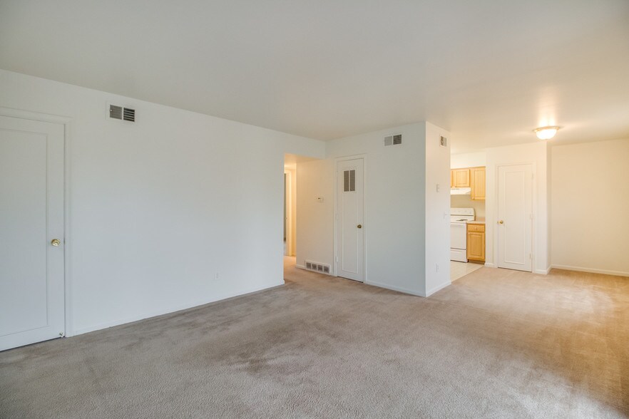 Jamestown Apartments & Townhomes 3215 Milstead Dr Toledo OH 43606 Apartment Finder