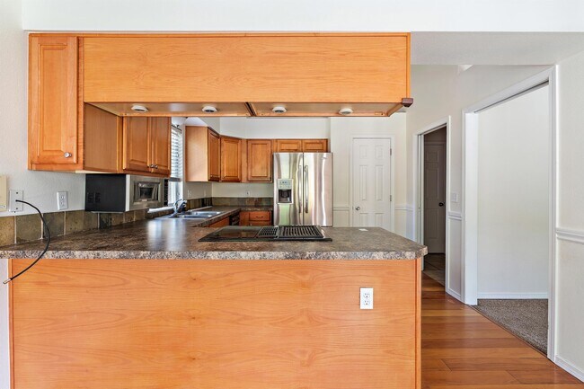 Building Photo - 1725 N Eagle Creek Way