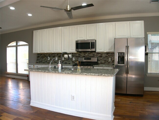 Building Photo - 3629 Pine Valley Dr