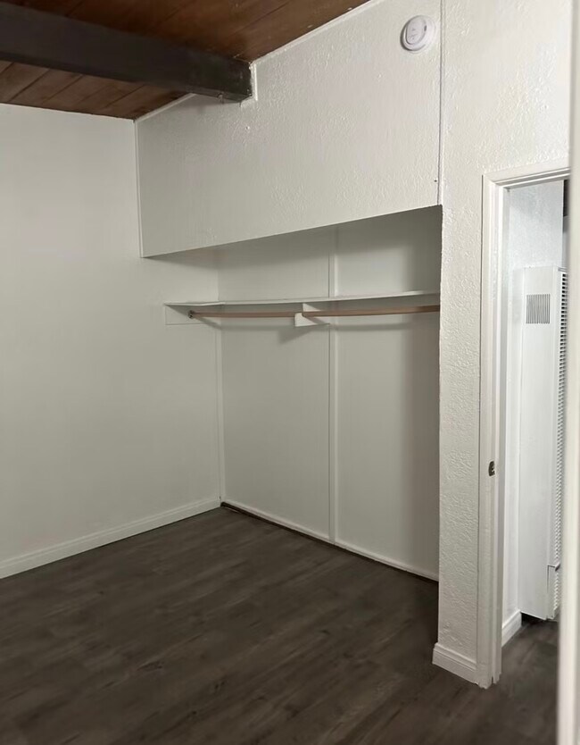 Building Photo - 626