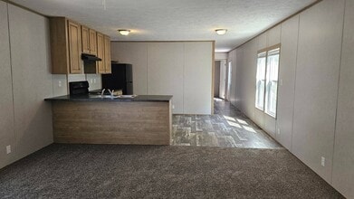 Building Photo - 2320 E MacArthur Rd