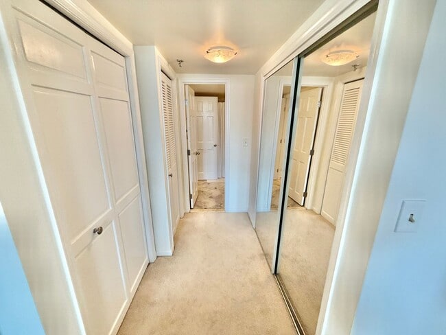 Building Photo - Penn Ave Prominent Neoclassical 1 Bed Condo, w/Balcony, Pool, Gym. - Furnished Option, Parking Op...