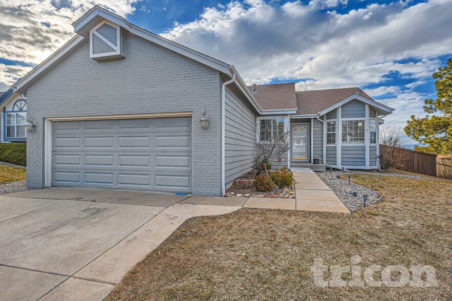 Building Photo - 995 Cobblestone Dr