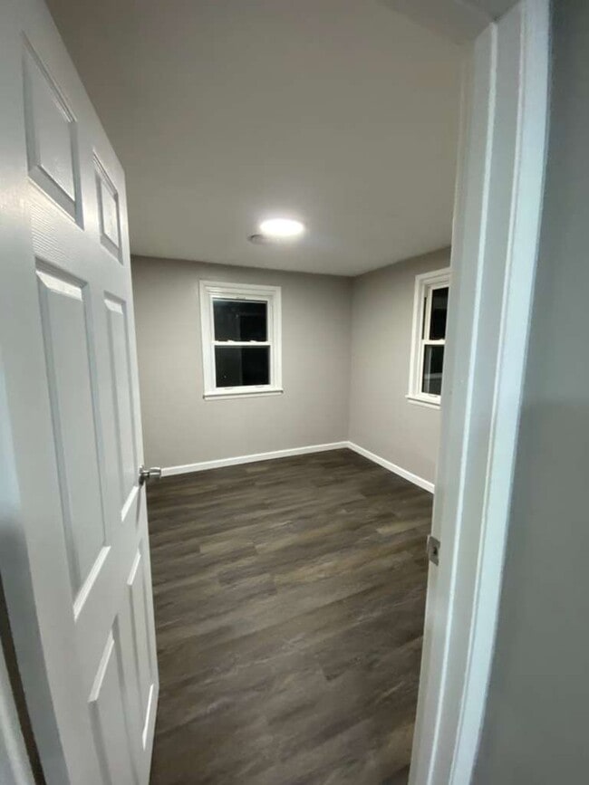 Building Photo - 4095 Sleepy Hollow Rd