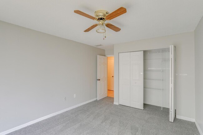 Building Photo - 1724 Townhall Ln