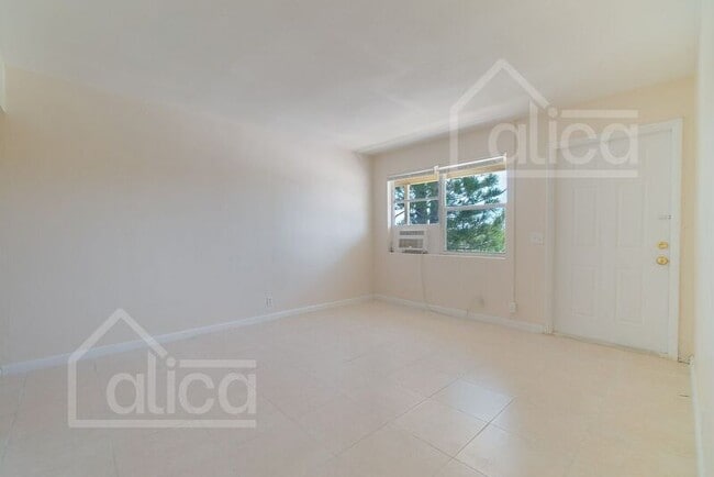 Building Photo - 803/5 Henrietta Ave