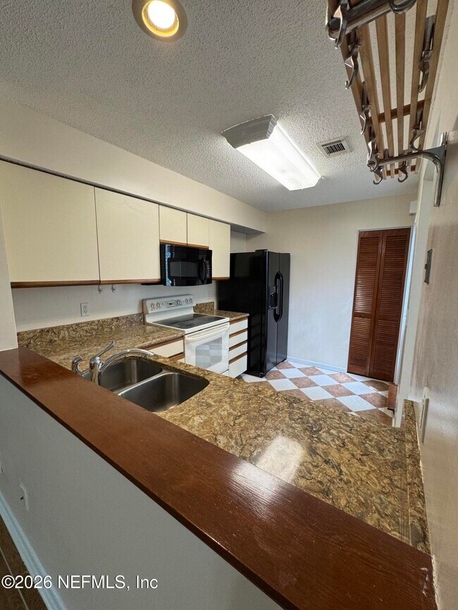 Building Photo - 8550 Goldeneye Ln