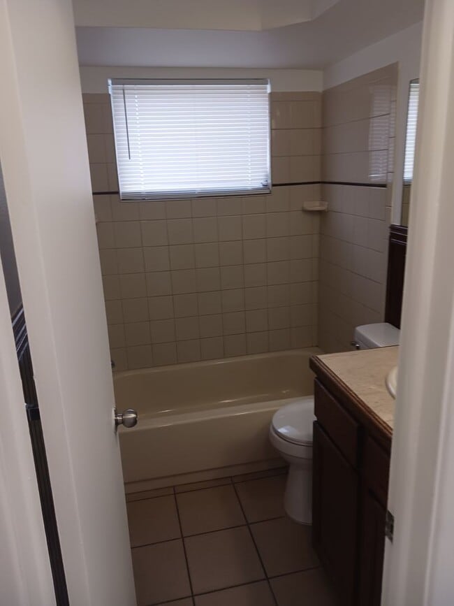 Building Photo - 3 bed home in Holiday, FL!