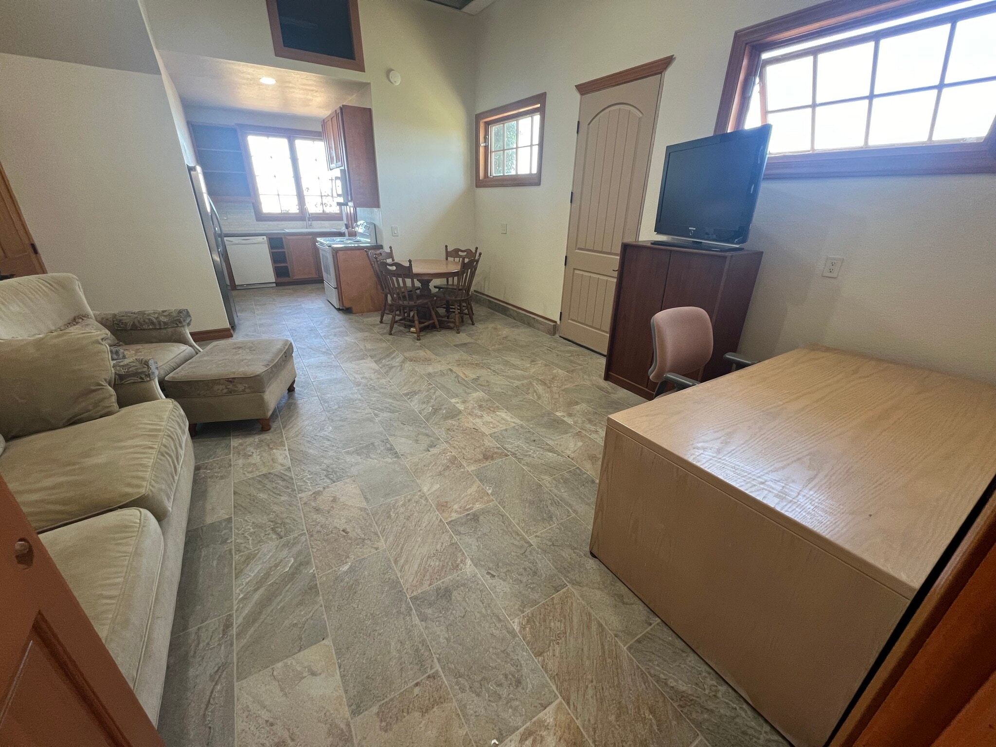 Building Photo - 1328 Chariot Ct