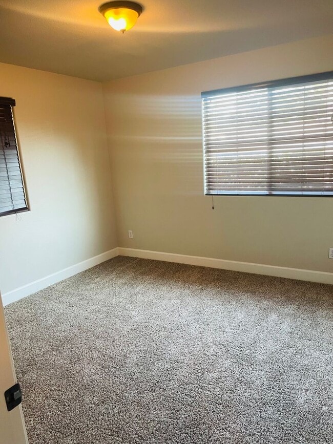 Building Photo - 3/2.5 Updated Home near Curtis Park