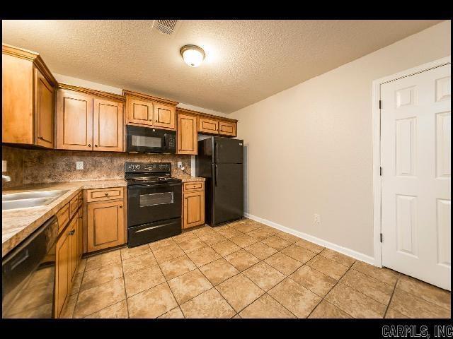 Building Photo - 400 E Locust St