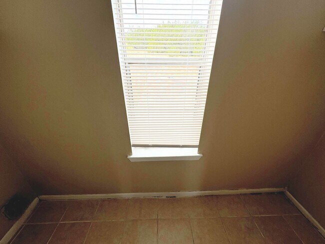 Building Photo - 917 N 7th St