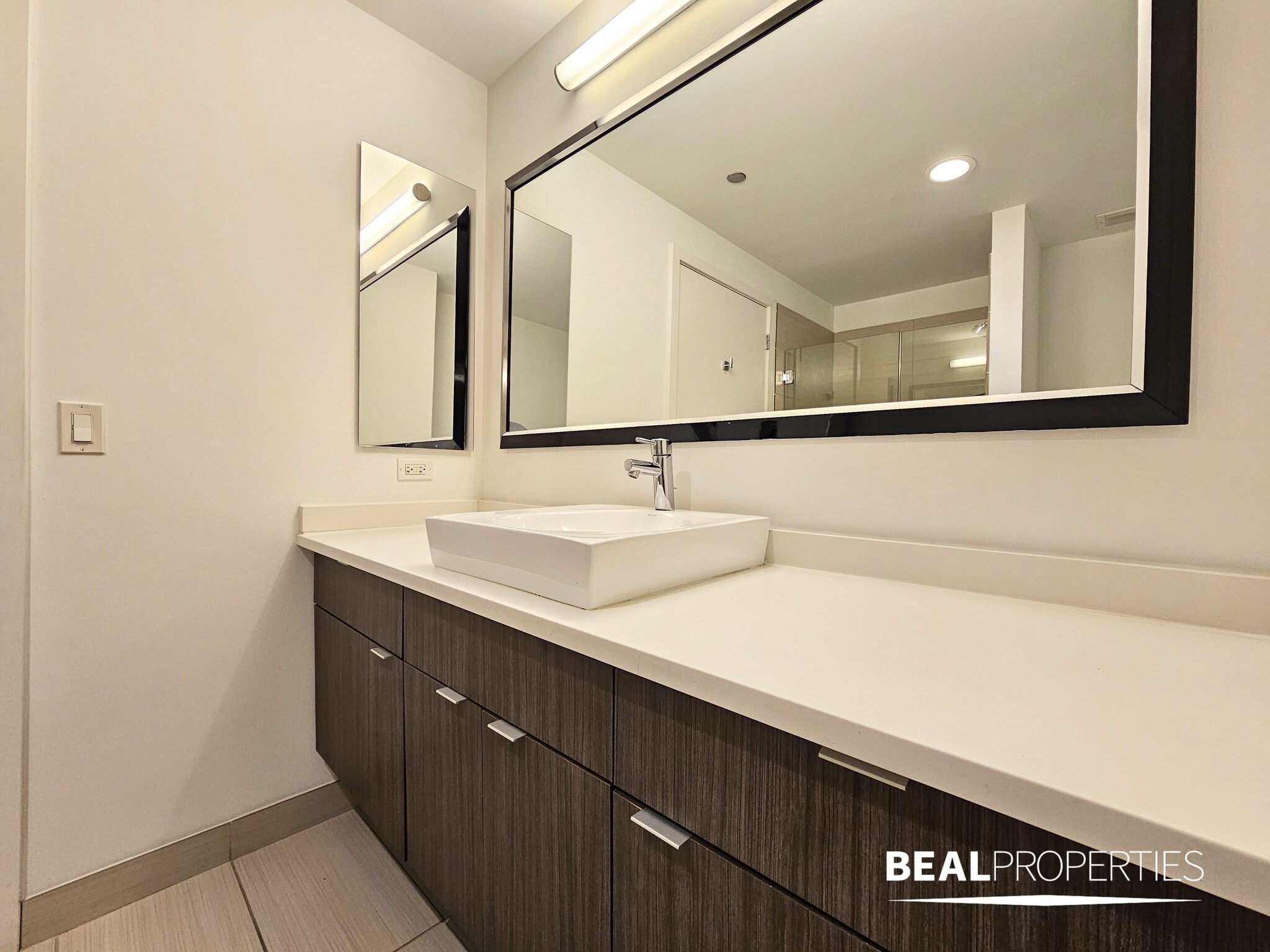 Building Photo - 548 W Webster Ave