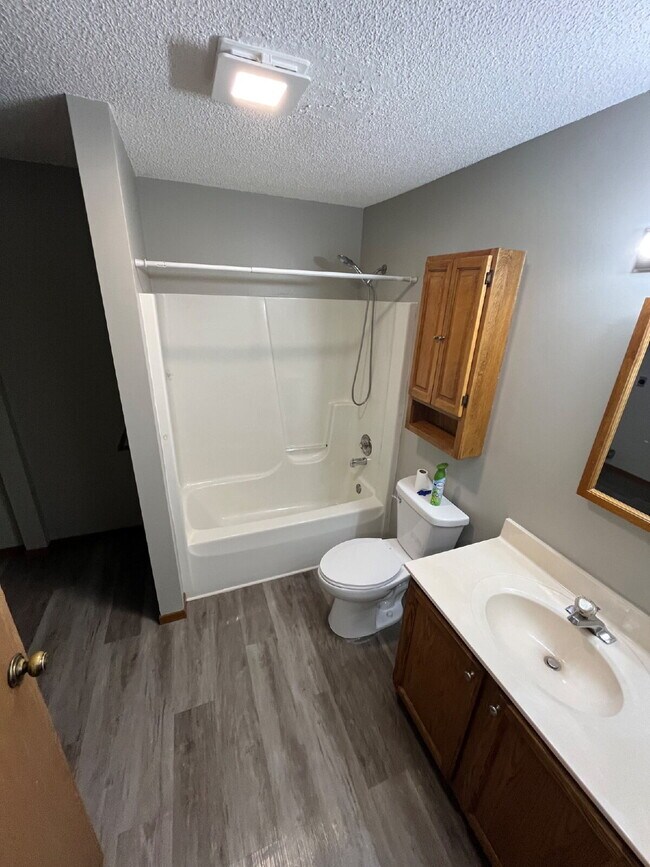 Building Photo - "2-Bedroom Duplex in Sidney, OH - 342 West Parkwood!"