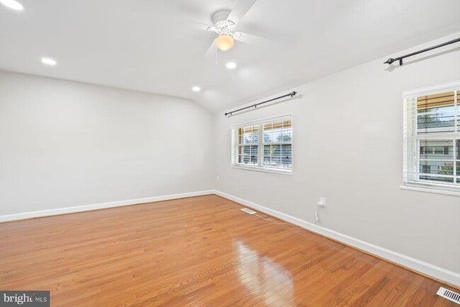 Building Photo - 2512 N Dearing St