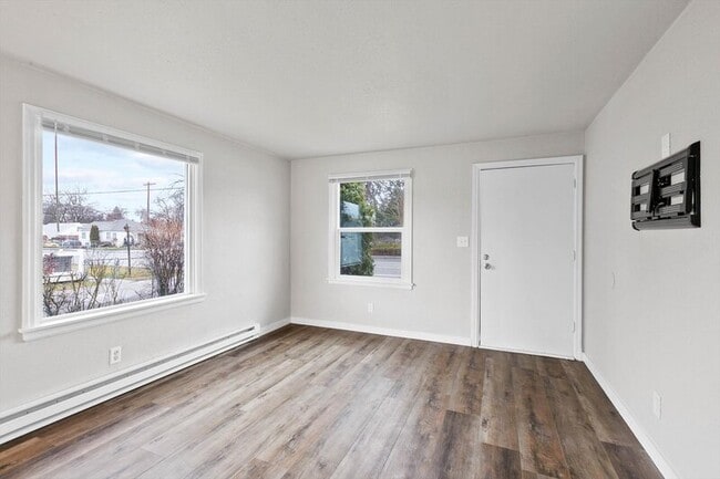 Building Photo - 10112 E Broadway Ave