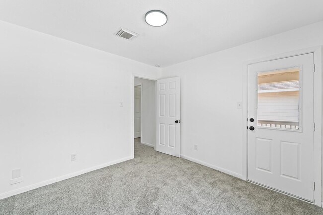 Building Photo - 6310 Mountain Pines Ln