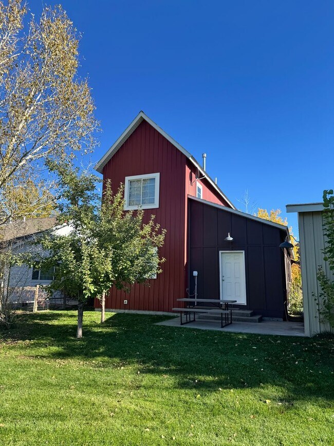 Building Photo - 813 N 15th Ave