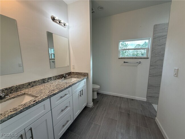 Building Photo - 4629 Laura Ave N