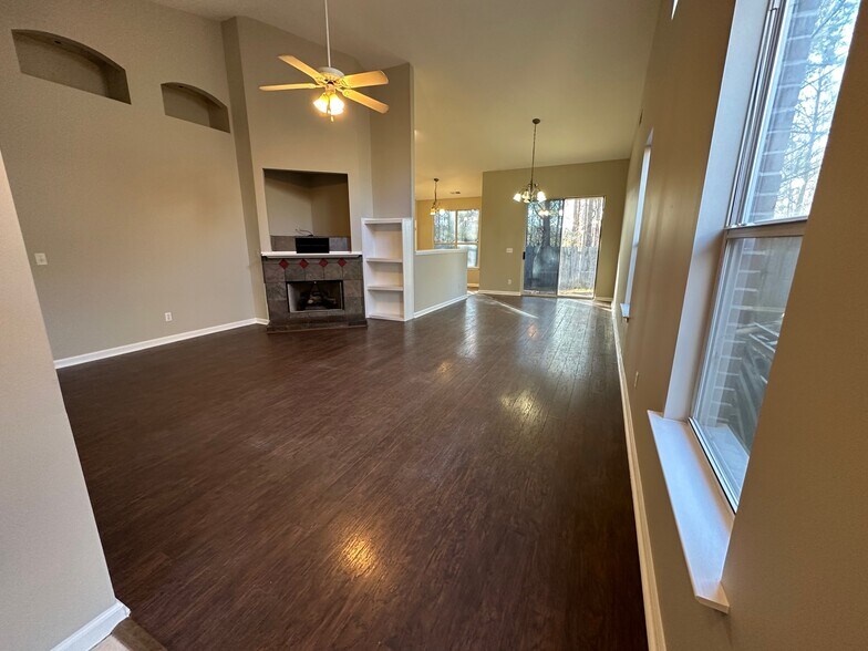 Building Photo - 108 Gardenside Dr