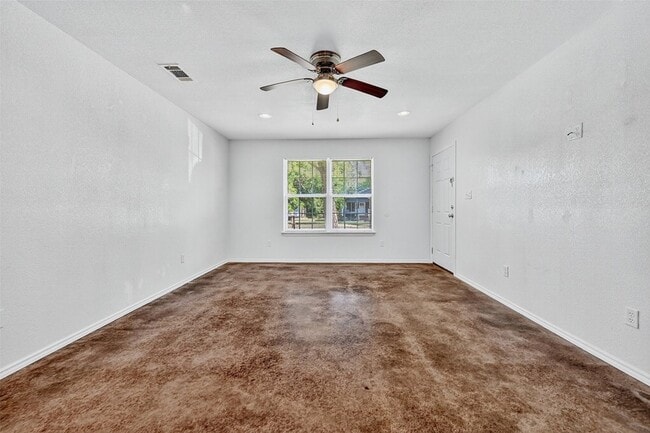 Building Photo - 712 Seven Oaks Rd