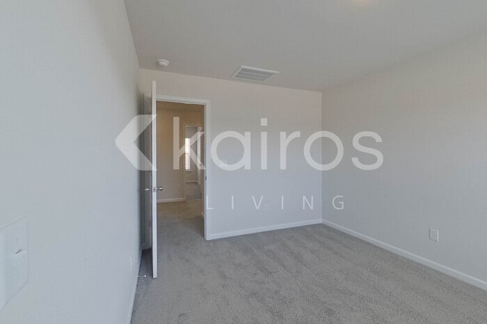 Building Photo - 2233 Banyon Cir