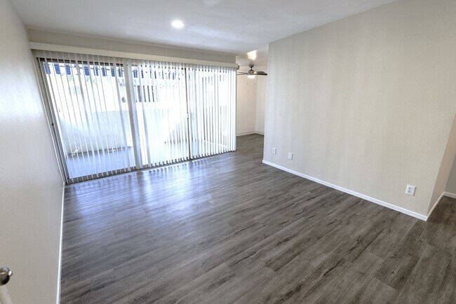 Interior Photo - 3537 Clarington Ave