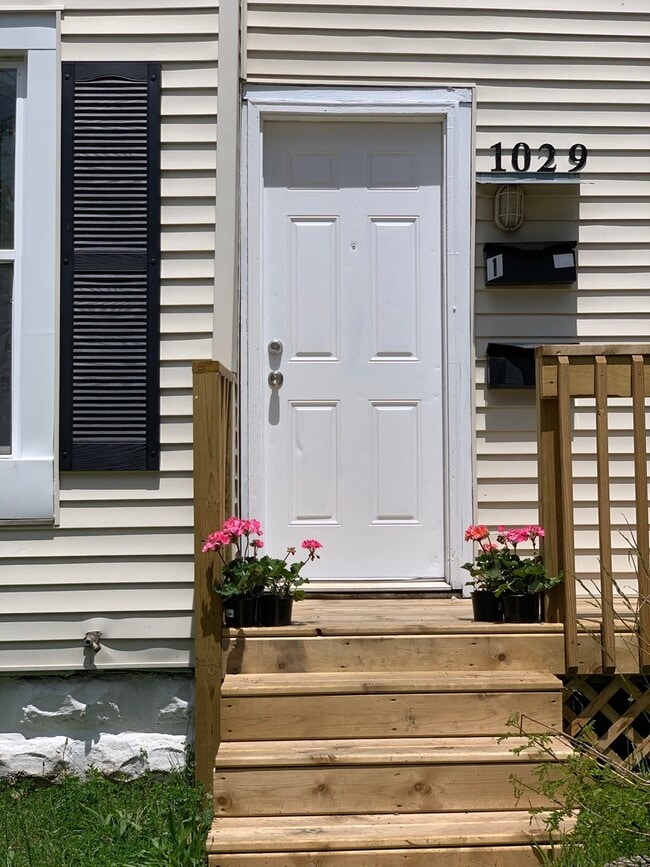 Building Photo - 1029 Walker Ave NW