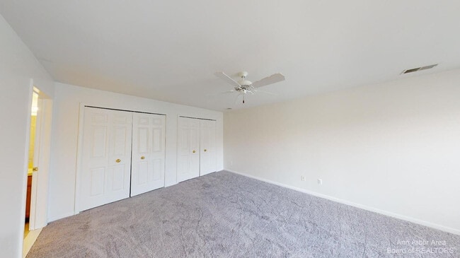 Building Photo - 2795 S Knightsbridge Cir