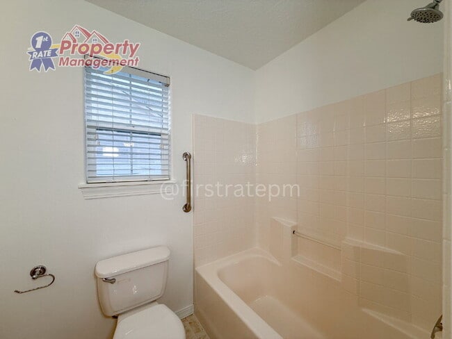 Building Photo - 1923 N Tyra Ave