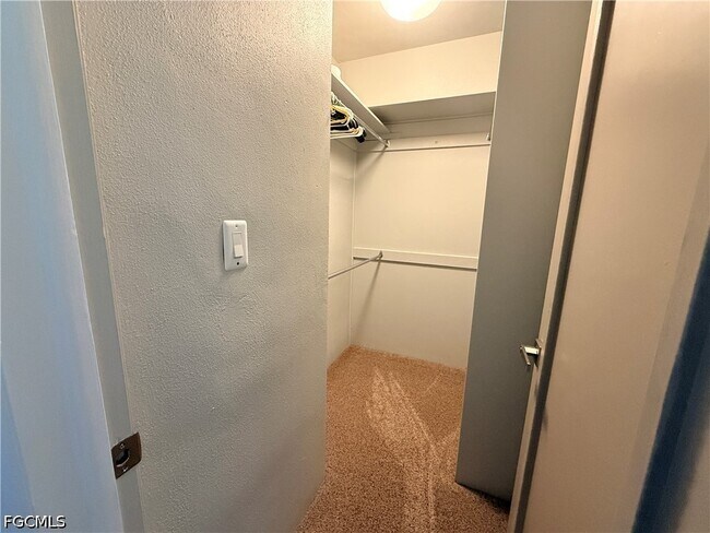 Building Photo - 1608 SE 28th Terrace