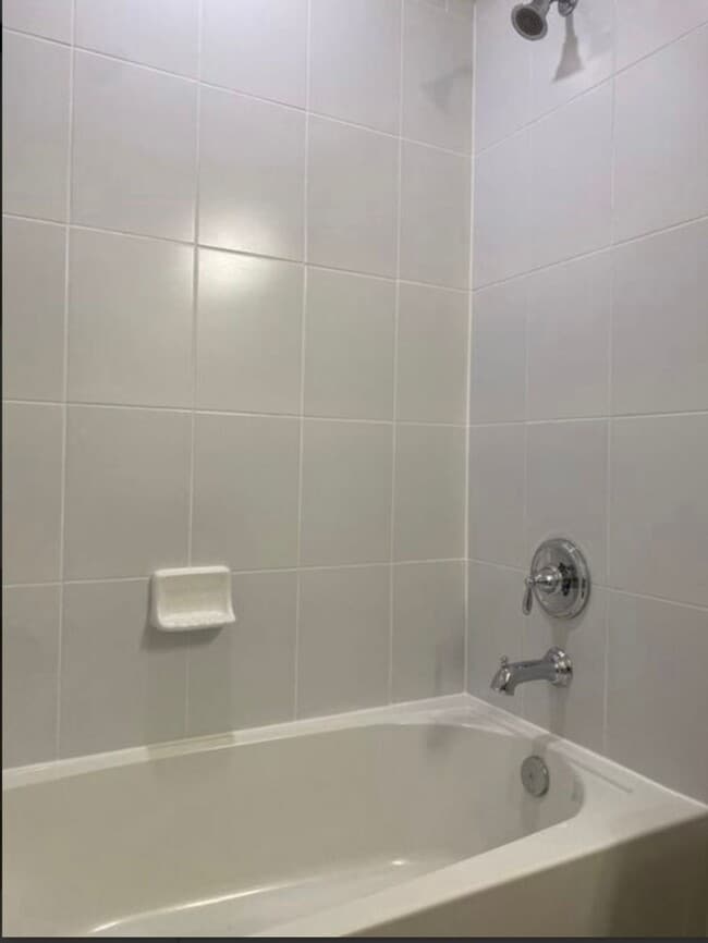 Building Photo - Isles of Lake Nona!! 3 Bedroom 2.5 Bathroo...