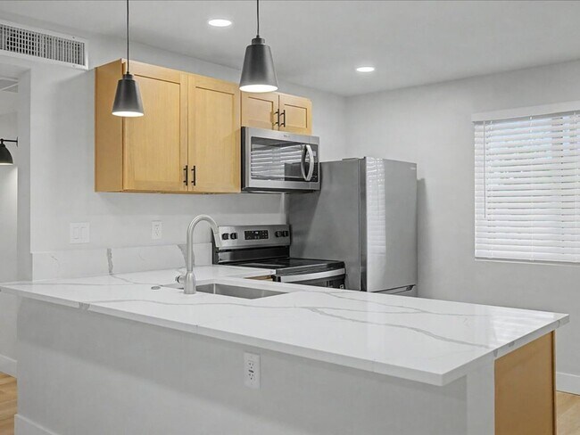Building Photo - Beautiful & Spacious Home with Modern Upgrades & Community Amenities
