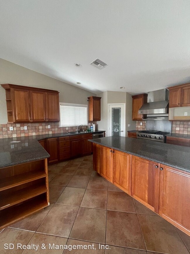 Building Photo - 3 br, 3 bath House - 8646 GOLDEN RIDGE ROAD